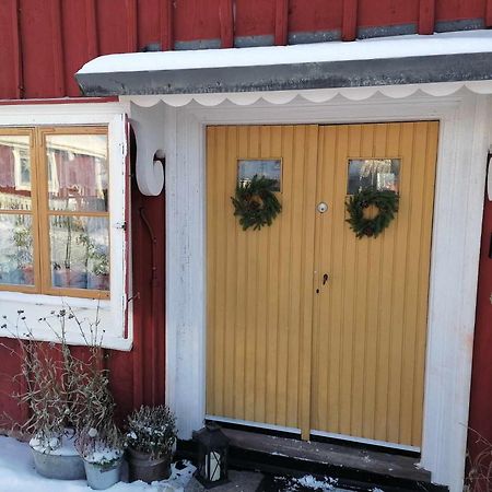 Rustik Stuga Med Lantlig Kaensla Naera Oerebro City Экстерьер фото