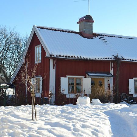 Rustik Stuga Med Lantlig Kaensla Naera Oerebro City Экстерьер фото