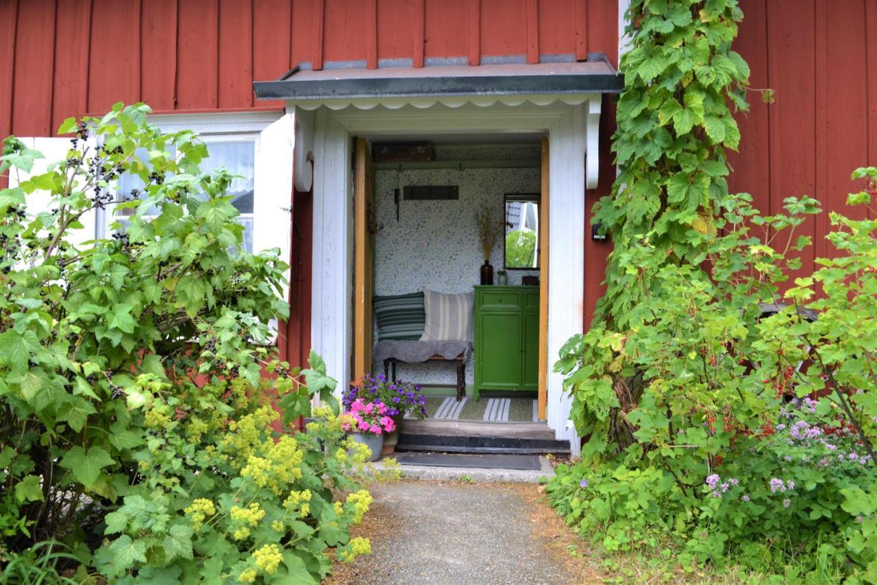 Rustik Stuga Med Lantlig Kaensla Naera Oerebro City Экстерьер фото