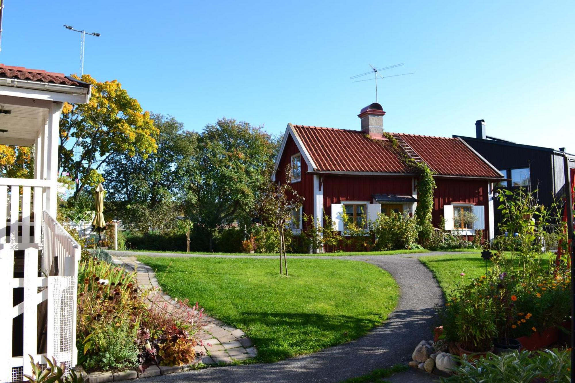 Rustik Stuga Med Lantlig Kaensla Naera Oerebro City Экстерьер фото