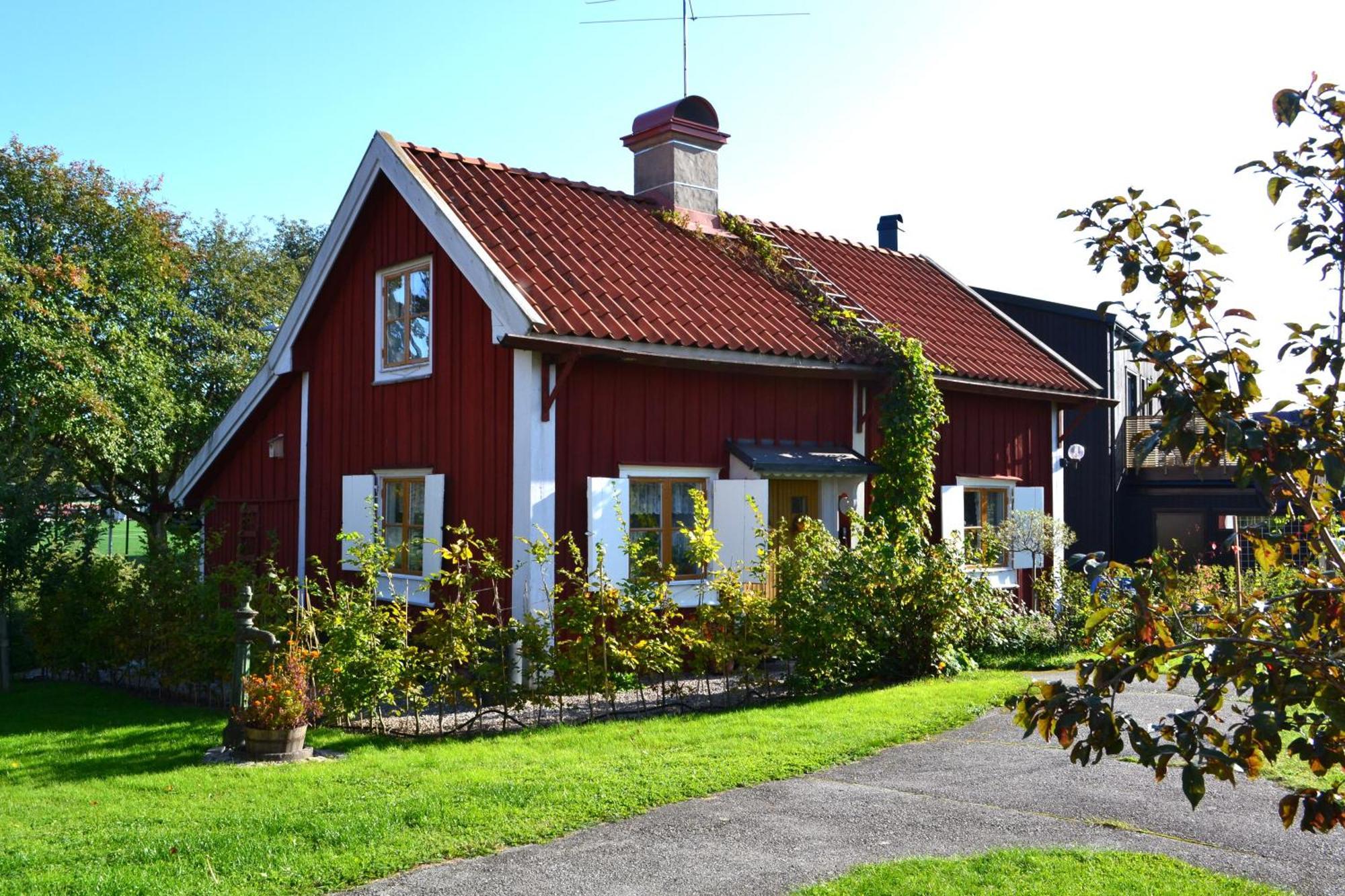 Rustik Stuga Med Lantlig Kaensla Naera Oerebro City Экстерьер фото