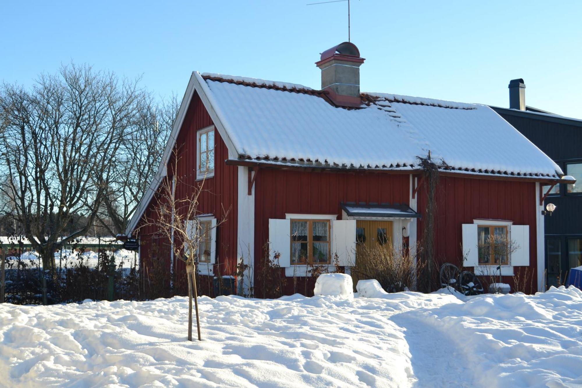 Rustik Stuga Med Lantlig Kaensla Naera Oerebro City Экстерьер фото